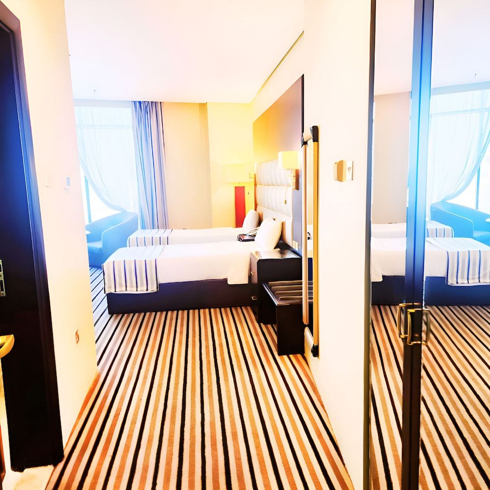 Bloom Hotel Deluxe Twin Room, Sea View 3