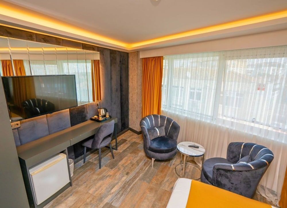 216 Silver Suite Deluxe Room 6