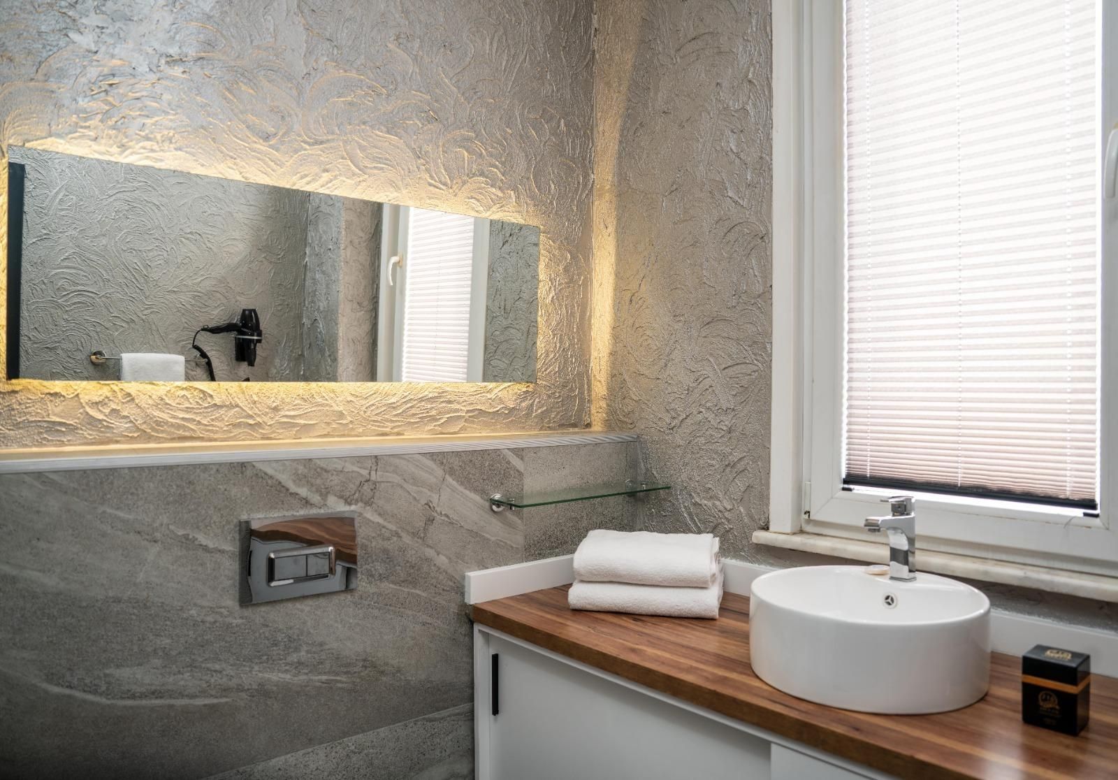 216 Silver Suite Deluxe Room 5