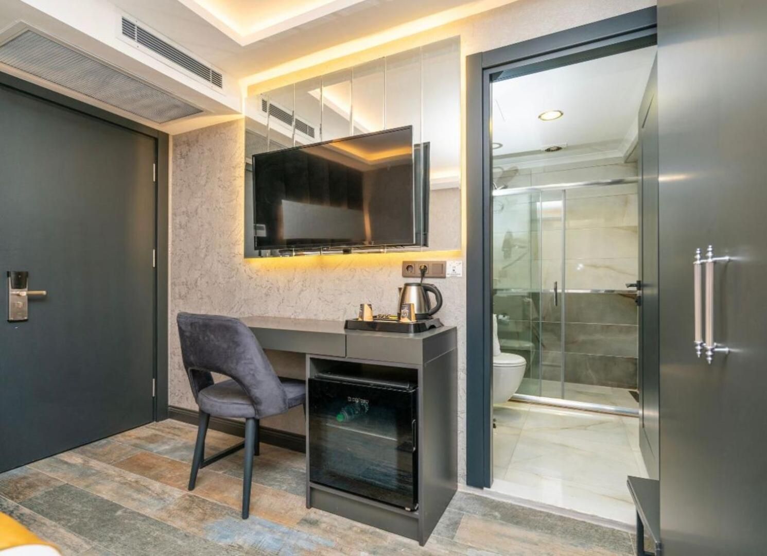 216 Silver Suite Standard Room 3