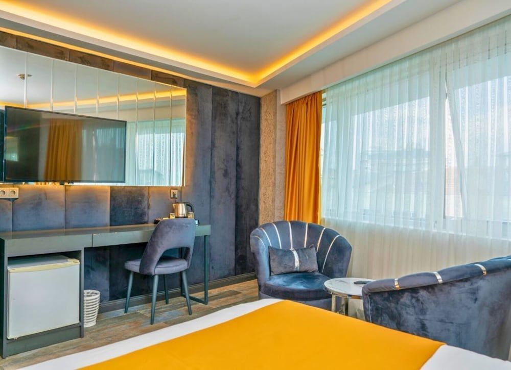 216 Silver Suite Deluxe Room 7