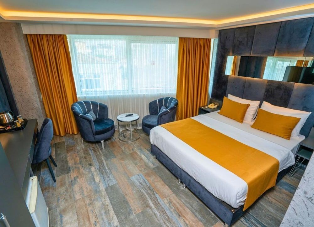 216 Silver Suite Deluxe Room