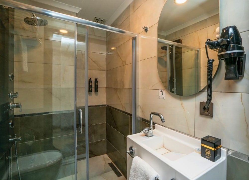 216 Silver Suite Deluxe Room 4