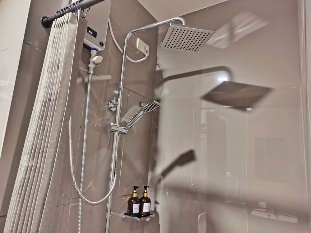 CitySkyline View 53F-Air Residences City Apartment, 1 Queen Bed with Sofa bed, Kitchen 11