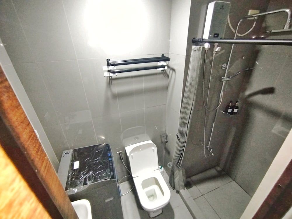 CitySkyline View 53F-Air Residences City Apartment, 1 Queen Bed with Sofa bed, Kitchen 13