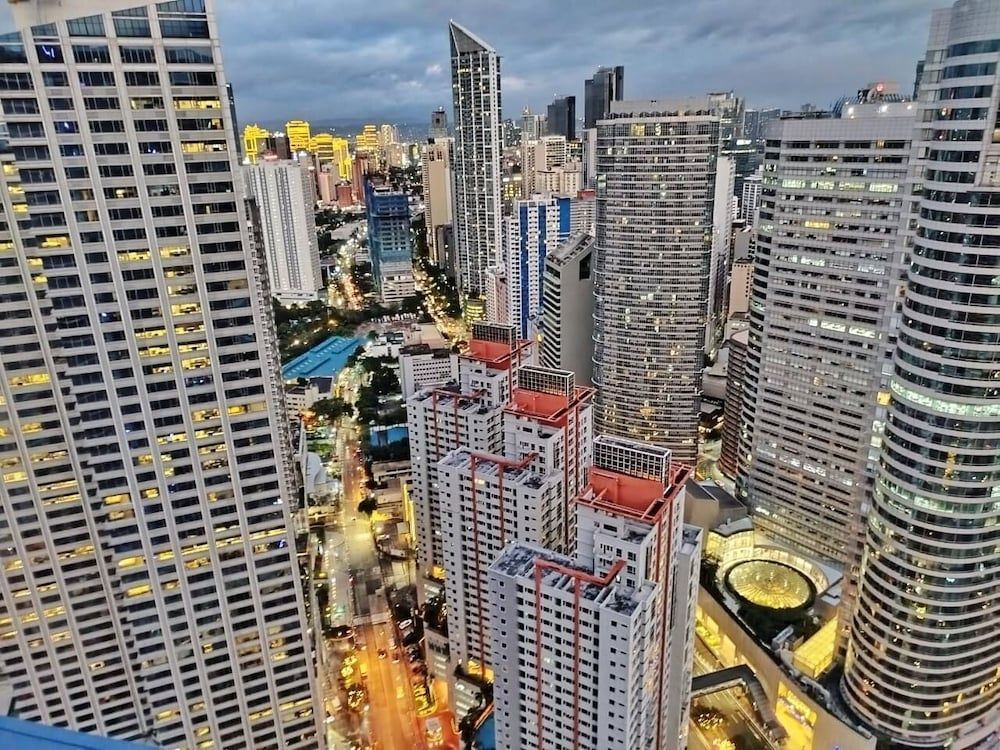 CitySkyline View 53F-Air Residences City Apartment, 1 Queen Bed with Sofa bed, Kitchen 10