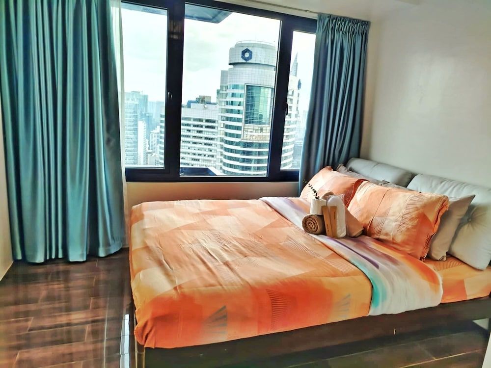 CitySkyline View 53F-Air Residences City Apartment, 1 Queen Bed with Sofa bed, Kitchen 3