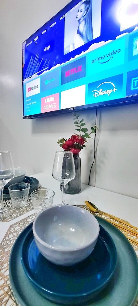 CitySkyline View 53F-Air Residences City Apartment, 1 Queen Bed with Sofa bed, Kitchen 17