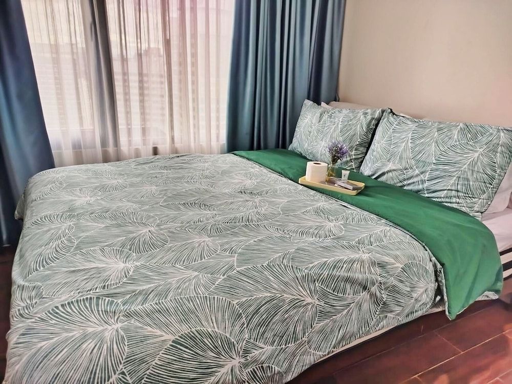 CitySkyline View 53F-Air Residences City Apartment, 1 Queen Bed with Sofa bed, Kitchen 2