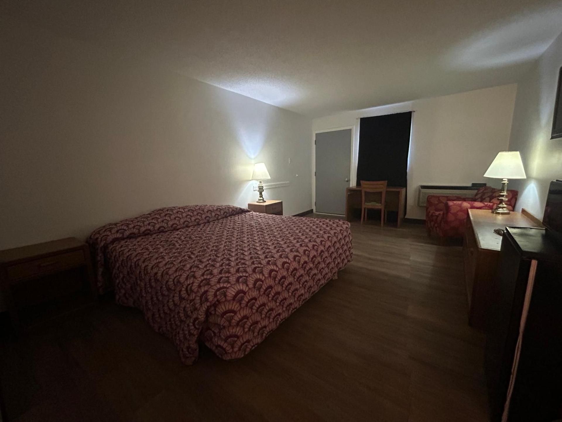 1 QUEEN BED  NSMK