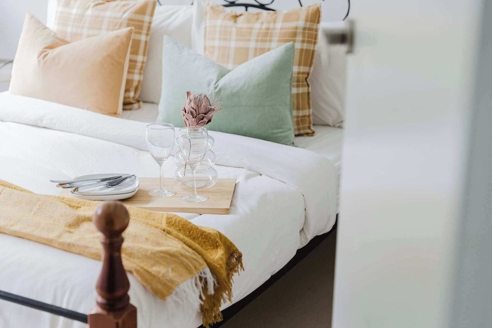 Pet-friendly 2BR Near Southern Cross, Free Parking Apartment (2 Bedrooms) 8