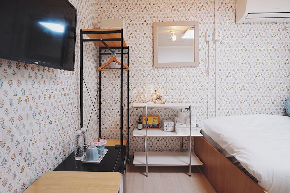 LETO HOUSE Business Double or Twin Room 5