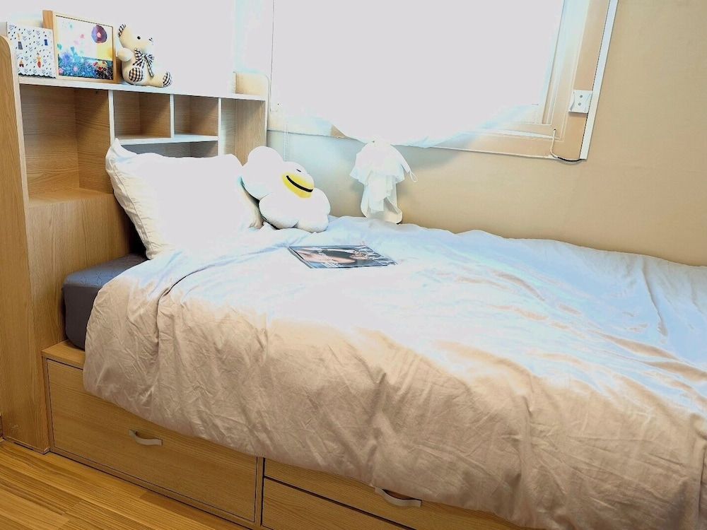 LETO HOUSE Standard Single Room, City View 3