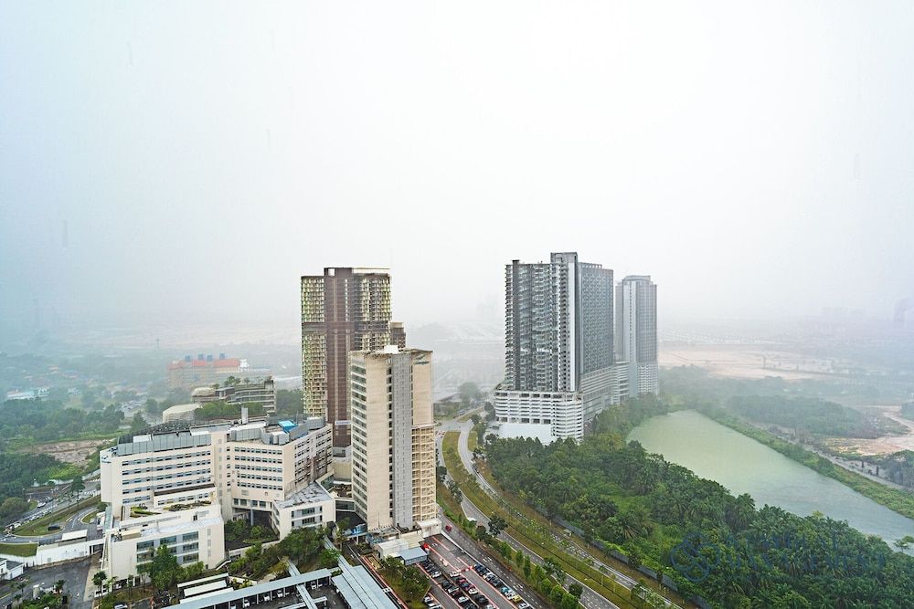 Grand Medini Residence by Stayrene Deluxe Apartment, 2 Bedrooms, Balcony 2