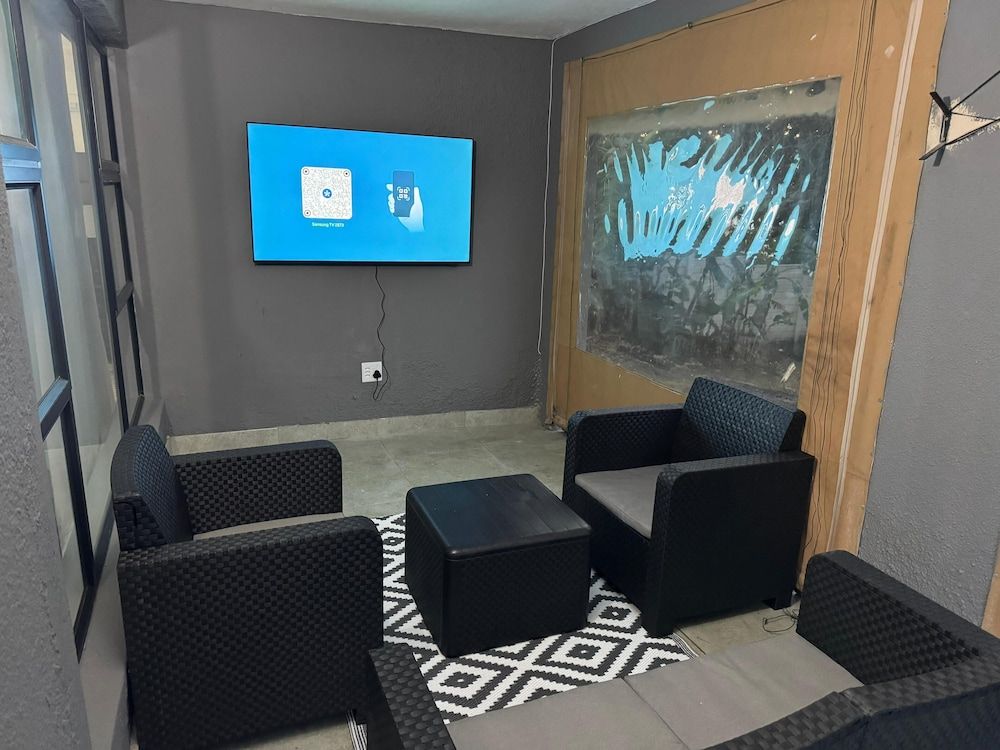 Bryanston Luxury Secure 4BR Haven Luxury Villa 6