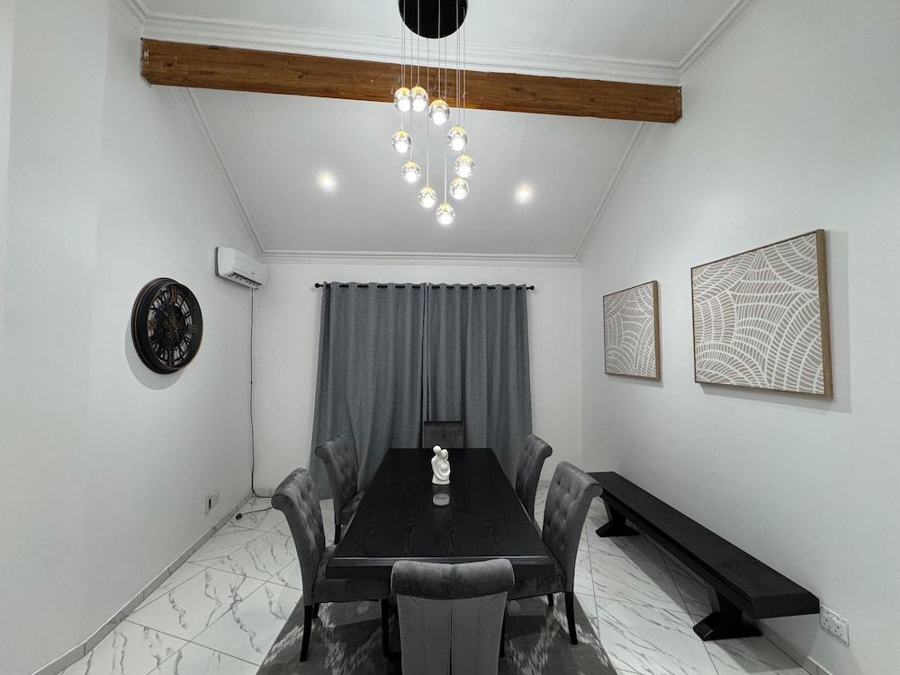 Bryanston Luxury Secure 4BR Haven Luxury Villa 2