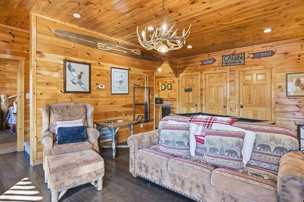 Knotty But Nice 4 Bedroom Home House, 4 Bedrooms 10