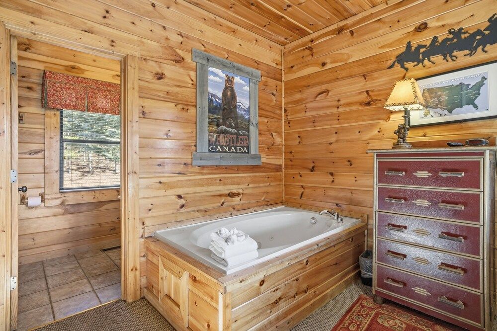 Knotty But Nice 4 Bedroom Home House, 4 Bedrooms 28