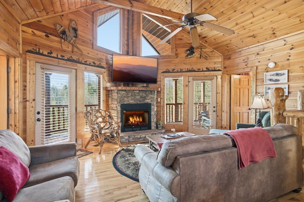 Knotty But Nice 4 Bedroom Home House, 4 Bedrooms 33