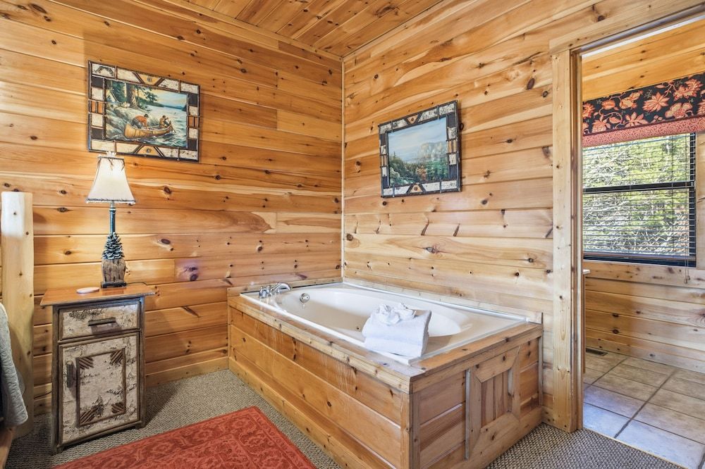 Knotty But Nice 4 Bedroom Home House, 4 Bedrooms 31