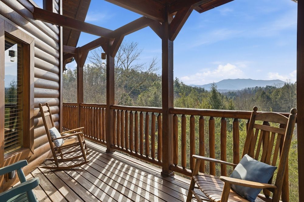 Knotty But Nice 4 Bedroom Home House, 4 Bedrooms 13