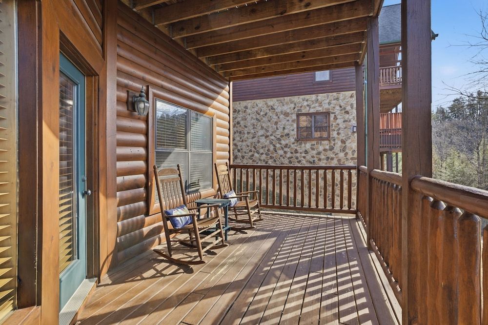 Knotty But Nice 4 Bedroom Home House, 4 Bedrooms 15