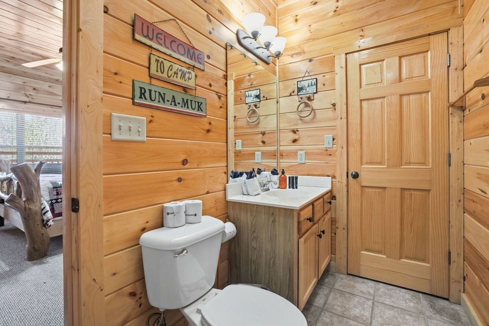 Knotty But Nice 4 Bedroom Home House, 4 Bedrooms 19