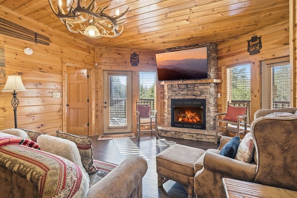 Knotty But Nice 4 Bedroom Home House, 4 Bedrooms 34