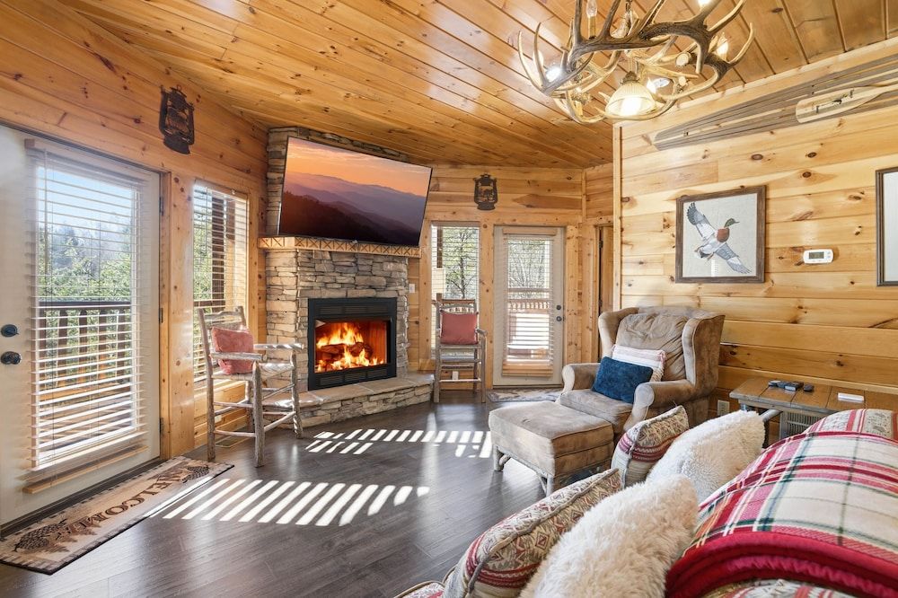 Knotty But Nice 4 Bedroom Home House, 4 Bedrooms 36