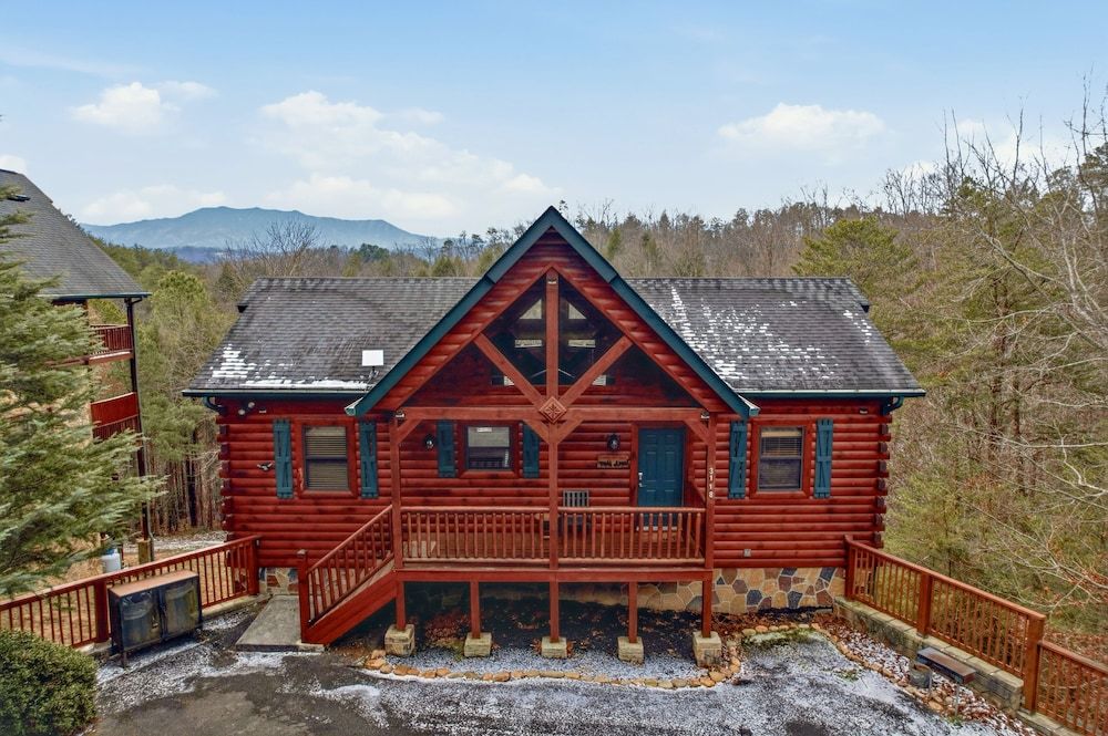 Knotty But Nice 4 Bedroom Home