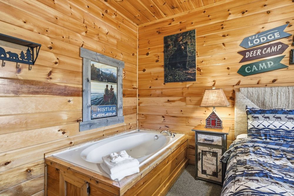 Knotty But Nice 4 Bedroom Home House, 4 Bedrooms 29