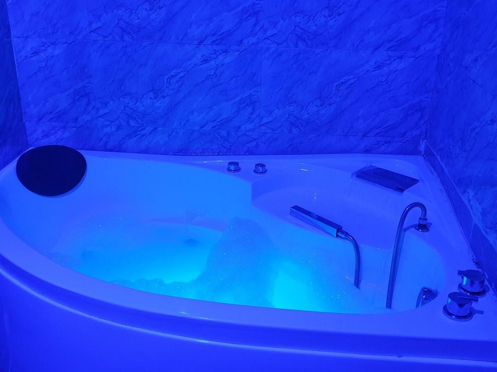 4-bedroom in Kubwa, Abuja House, 4 Bedrooms, Balcony 9