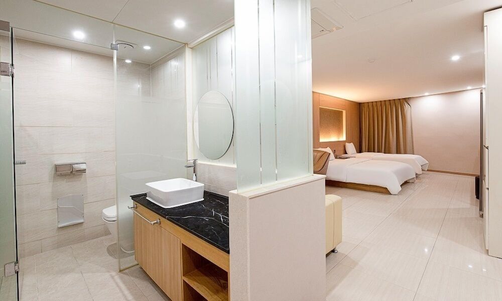 Incheon Airport Hotel The One Suite 15