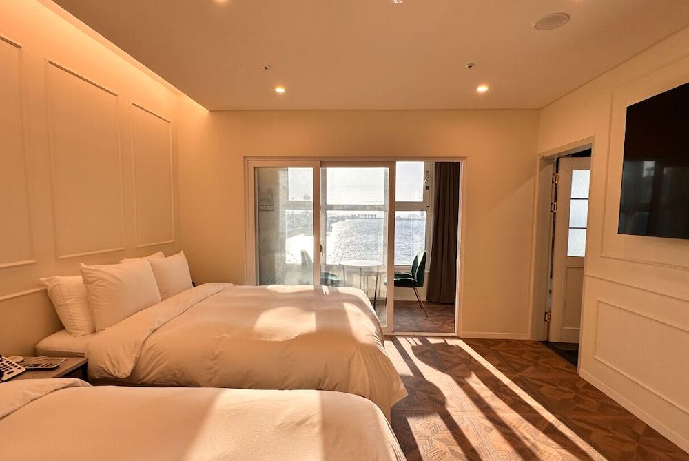 Restia Incheonbay Hotel Royal Suite, River View, 2 Free Parking 4