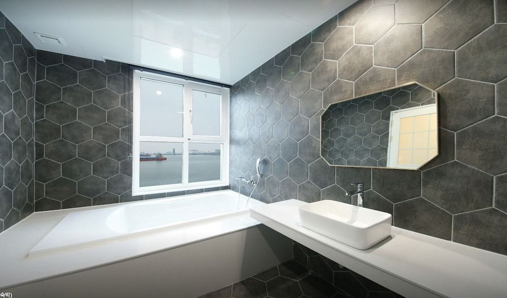 Restia Incheonbay Hotel Royal Suite, River View, 2 Free Parking 11