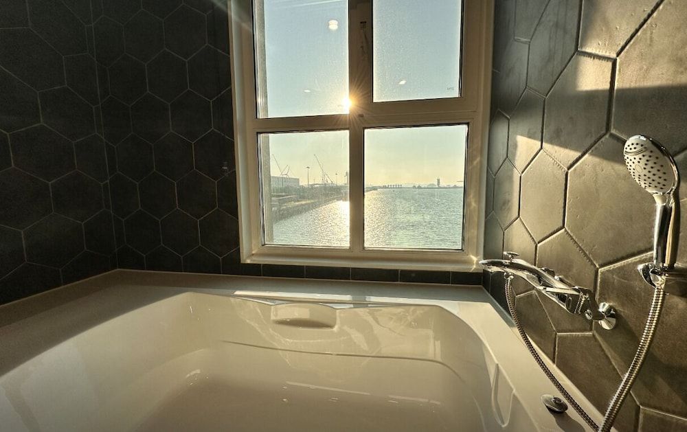 Restia Incheonbay Hotel Royal Suite, River View, 2 Free Parking 14