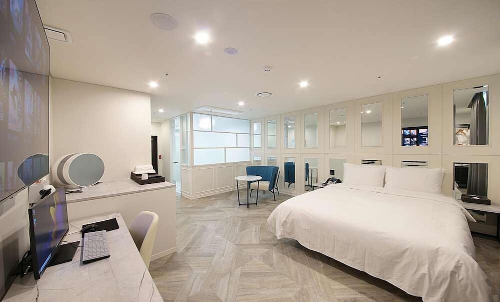 Restia Incheonbay Hotel Deluxe, 1 King Bed 8