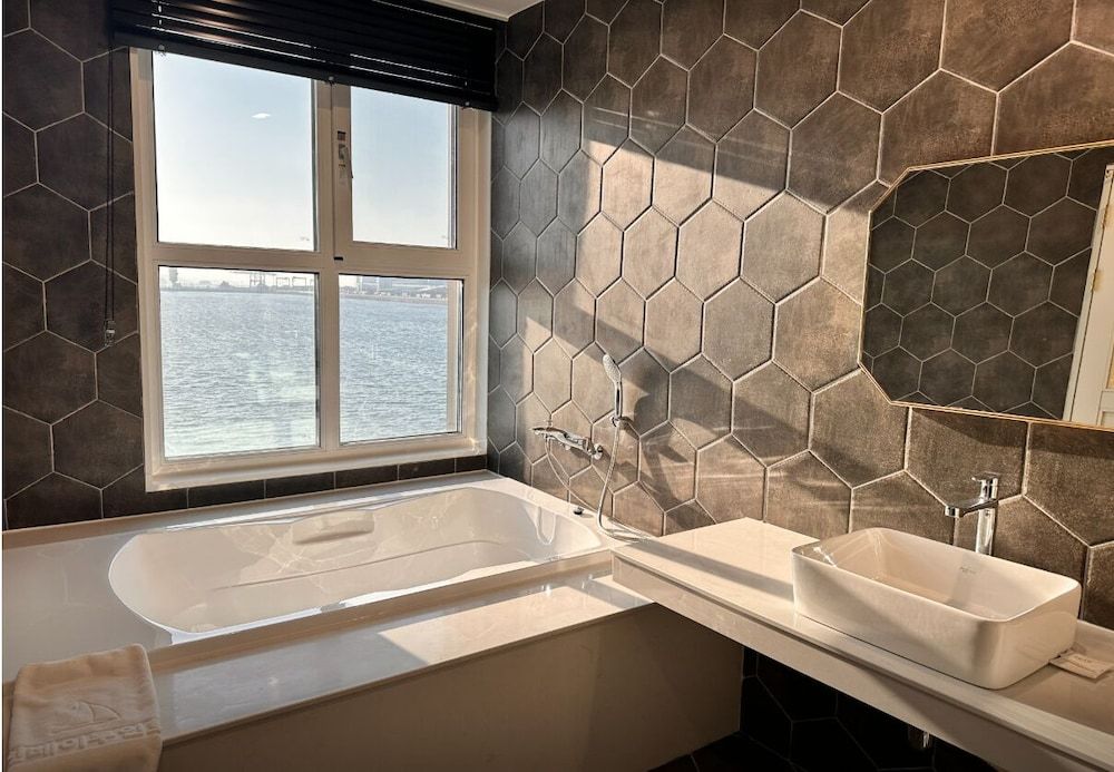 Restia Incheonbay Hotel Royal Suite, River View, 2 Free Parking 10