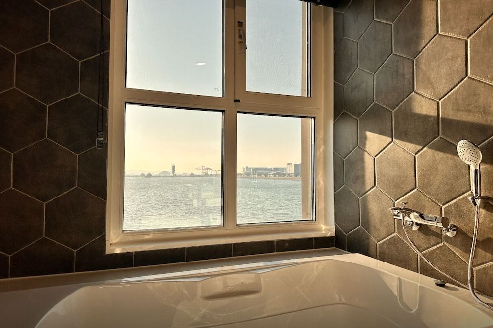 Restia Incheonbay Hotel Royal Suite, River View, 2 Free Parking 15