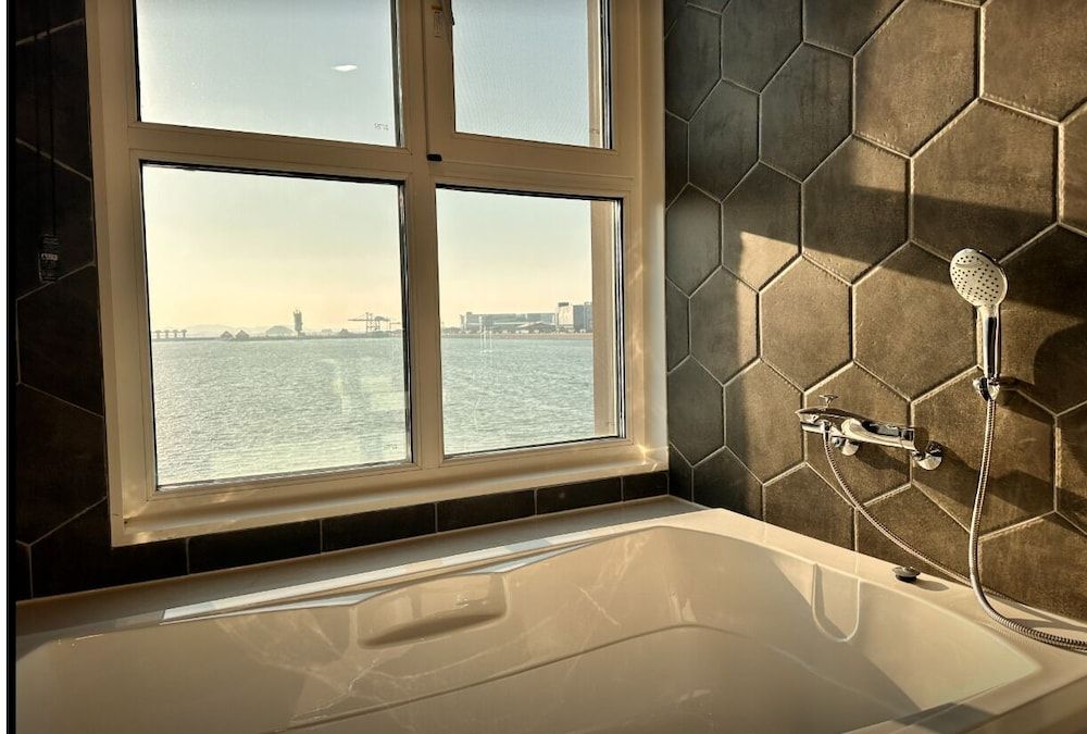 Restia Incheonbay Hotel Royal Suite, River View, 2 Free Parking 13