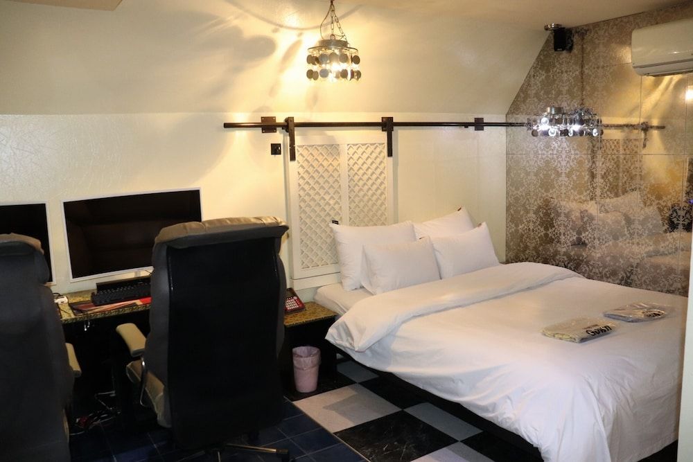 HOTEL MARIGOLD VIP Room 8