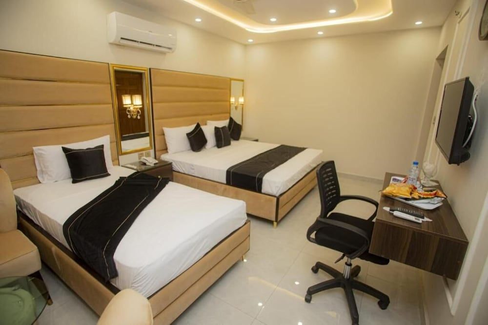 Hotel White Seasson managed by Zaheer Masih Deluxe Twin Room, Garden View