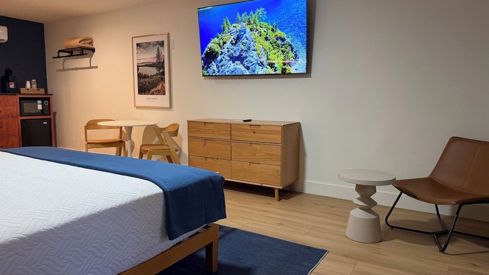 The Iceberg Tahoe Premier Room, 1 King Bed 2