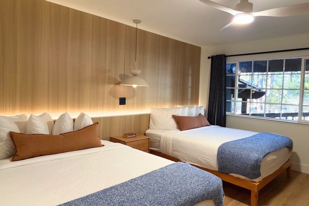 The Iceberg Tahoe Premier Double Room 9