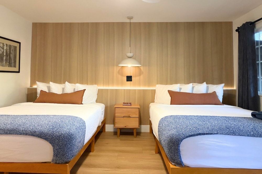 The Iceberg Tahoe Premier Double Room 7