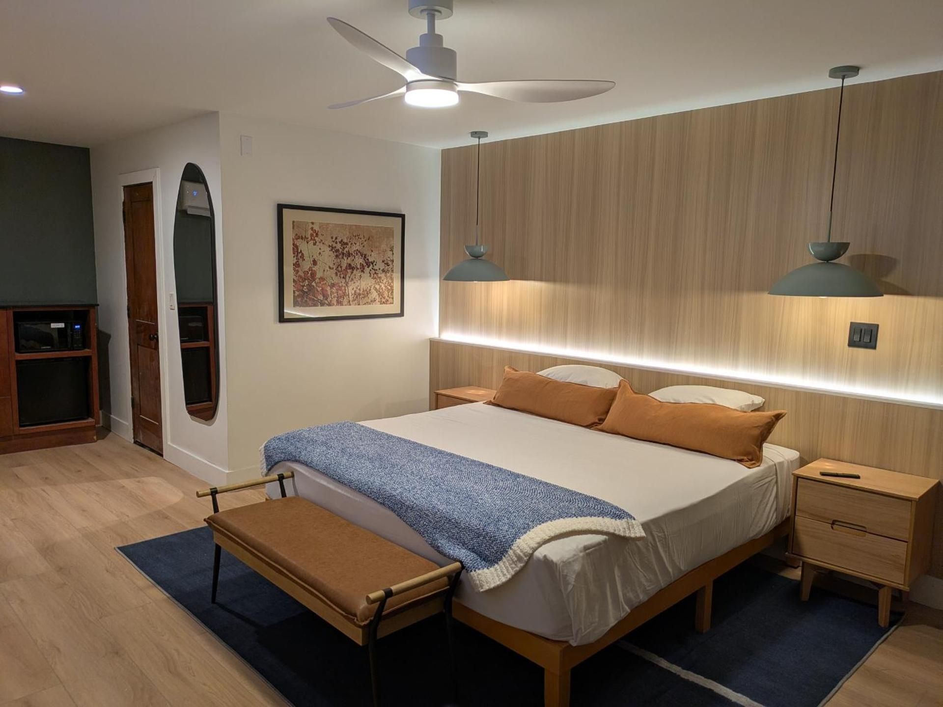 The Iceberg Tahoe King Room 3