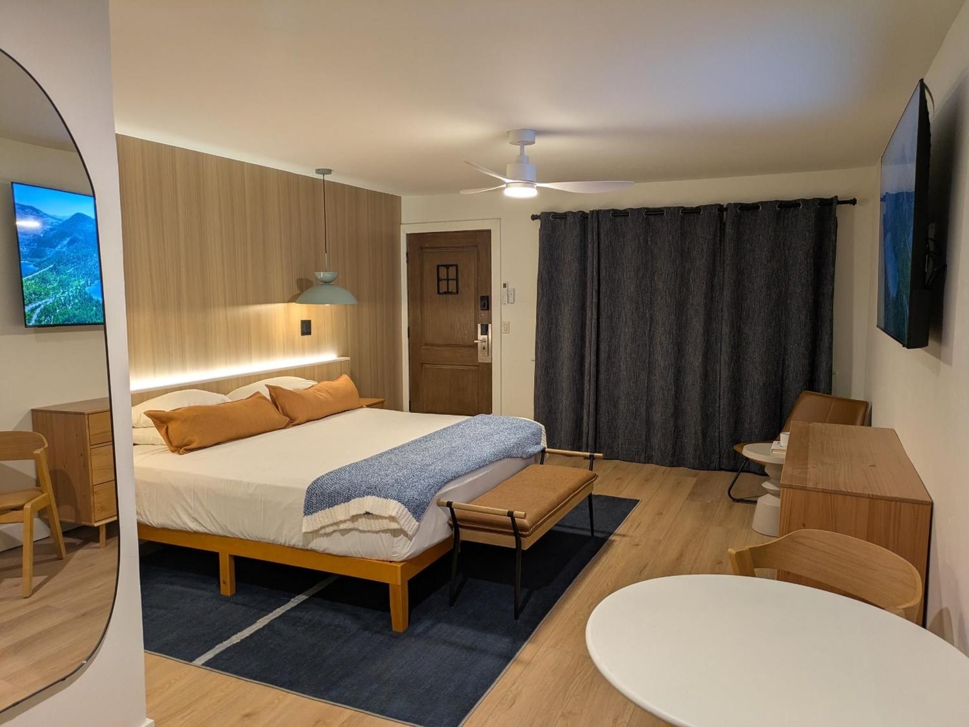 The Iceberg Tahoe King Room 2