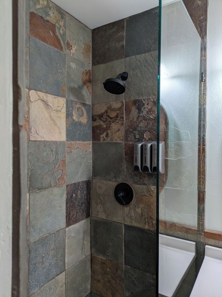 The Iceberg Tahoe Premier Room, 1 King Bed 9