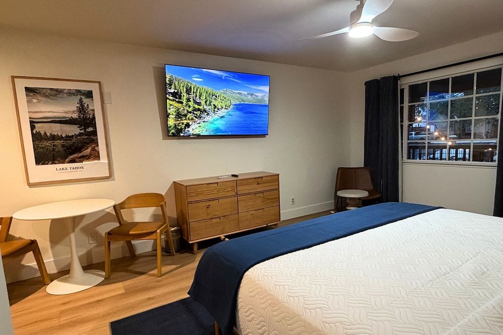 The Iceberg Tahoe Premier Room, 1 King Bed 5