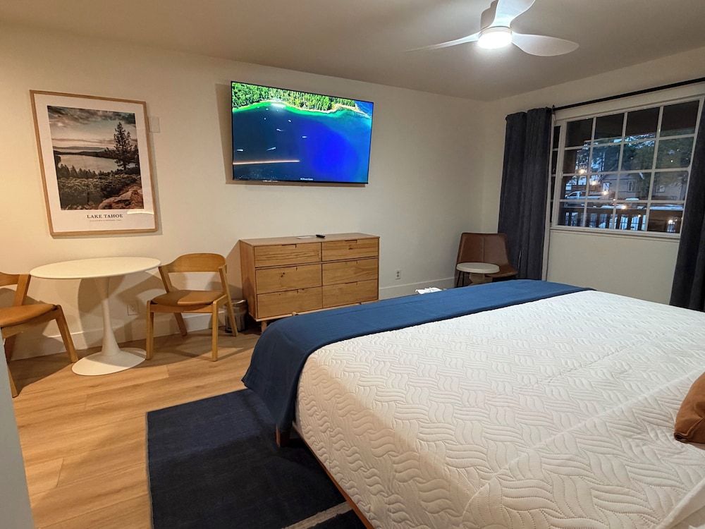 The Iceberg Tahoe Premier Room, 1 King Bed 6